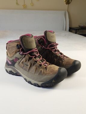 KEEN Women's Targhee III Waterproof‎ Mid Hiking Boots Size 10.5 Like New